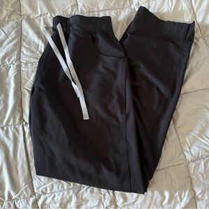 Figs Scrubs Women’s Black High Waist Kade Cargo Scrub Pant